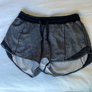 Lululemon Hotty Hot Short